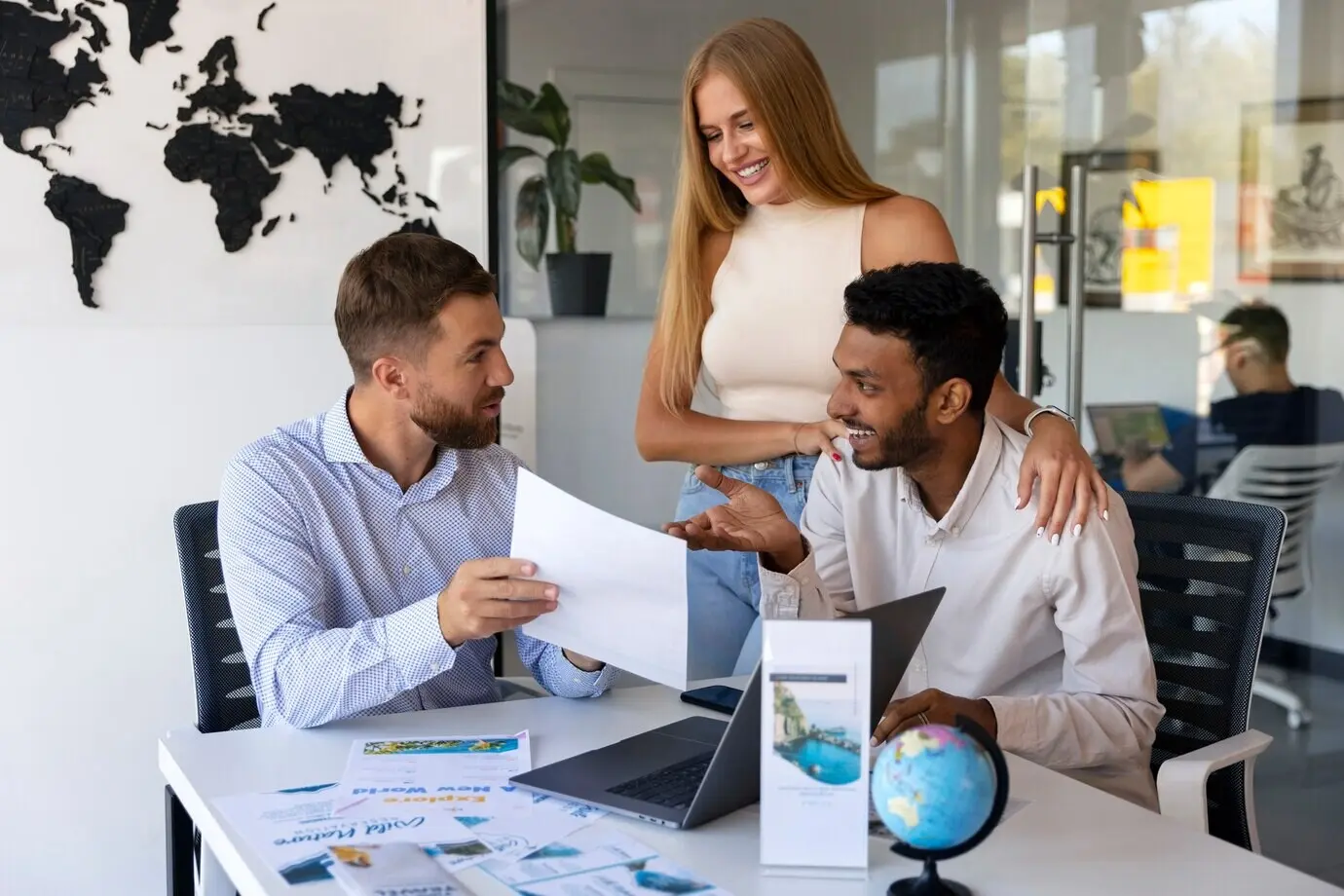 Пожалуйста, пришлите исходный текст описания, чтобы я перефразировал его на русском языке.